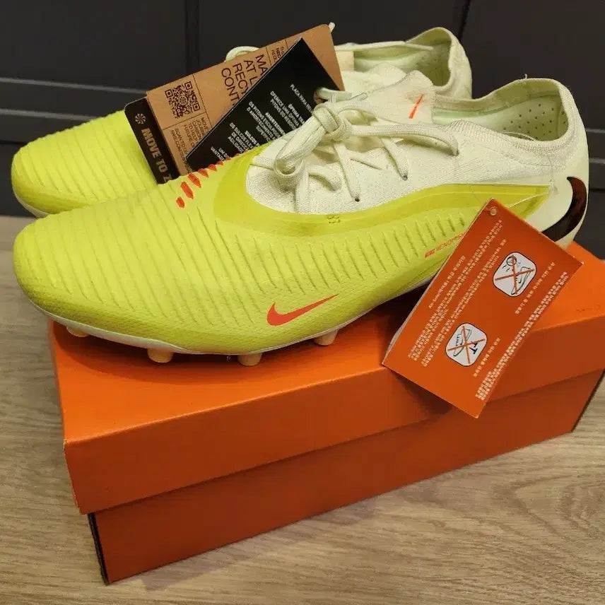 [BUNJANG] Nike Phantom 6 Low Pro FG Hyper Crimson/Limelight Football Boots (275) / 나이키 팬텀 6 로우 프로 FG 275 새상품
