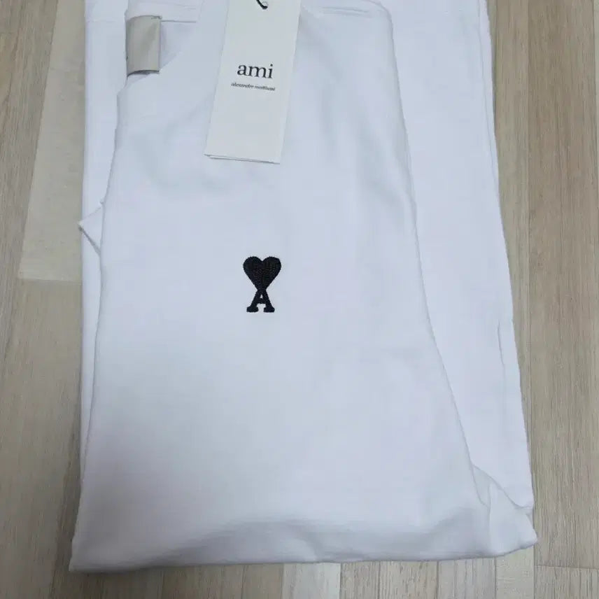 [BUNJANG] AMI Paris Small Heart Logo T-Shirt White XS / 아미 스몰 하트 로고 반팔티 화이트 xs