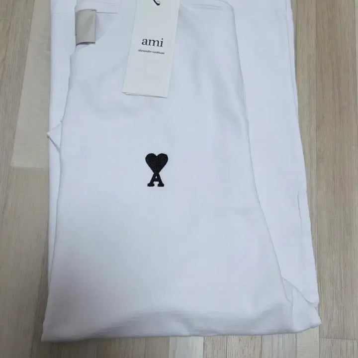[BUNJANG] AMI Paris Small Heart Logo T-Shirt White XS / 아미 스몰 하트 로고 반팔티 화이트 xs