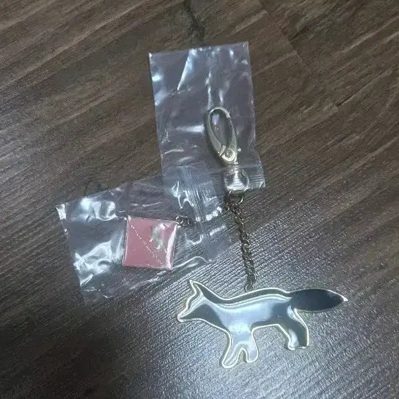 [BUNJANG] Shu Uemura x Maison Kitsuné Collaboration Fox Charm Keychain / 슈에무라 + 메종키츠네 콜라보 - 폭스 키링