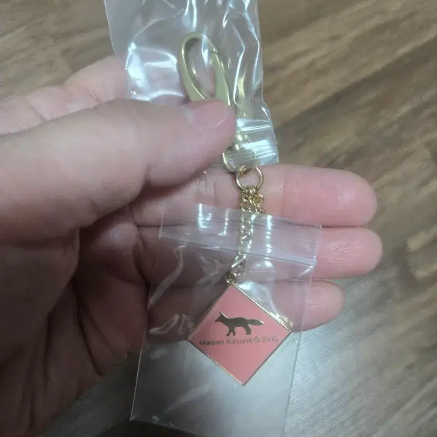 [BUNJANG] Shu Uemura x Maison Kitsuné Collaboration Fox Charm Keychain / 슈에무라 + 메종키츠네 콜라보 - 폭스 키링