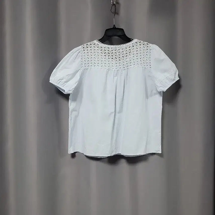 [BUNJANG] Punch Puff Blouse / 펀칭 퍼프 블라우스