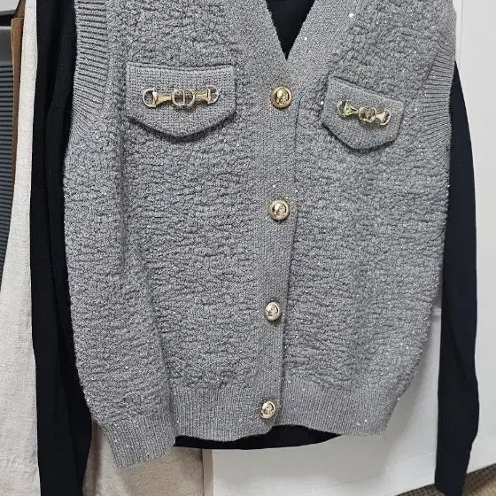 [BUNJANG] Gold Button Knit Vest Cardigan Set with Lightweight Turtleneck / 금장 장식 니트 조끼 가디건 +가벼운 목폴라 셋트