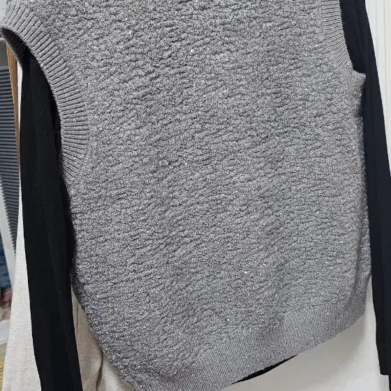 [BUNJANG] Gold Button Knit Vest Cardigan Set with Lightweight Turtleneck / 금장 장식 니트 조끼 가디건 +가벼운 목폴라 셋트