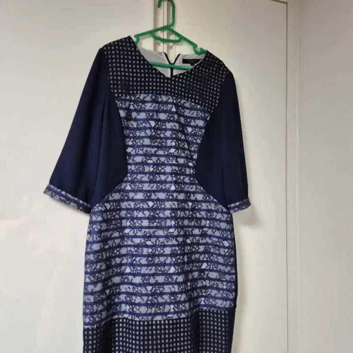 [BUNJANG] Isabelle One Piece Dress Size 77 (Fits up to 66) / 이사베이 원피스 77인데 통통66까지예쁘세요세탁완료