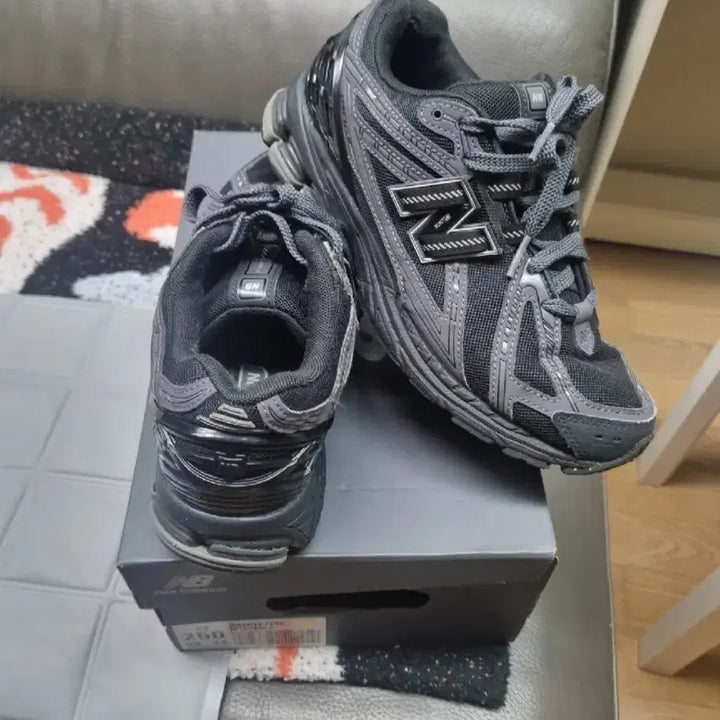 [BUNJANG] New Balance 1906R Black Grey Shoes / 뉴발란스 1906R 블랙 그레이 250팝니다