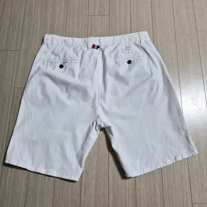 [BUNJANG] Thom Browne White Shorts / 톰브라운 화이트 반바지