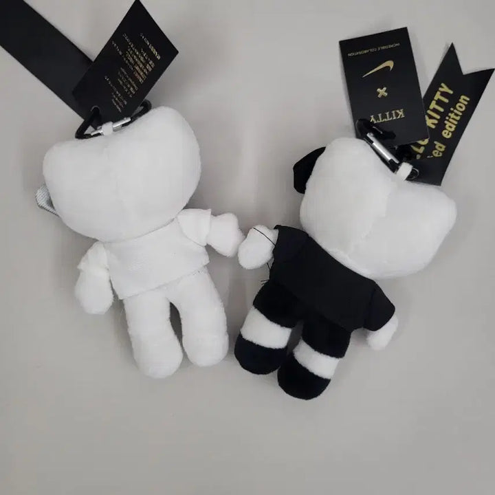 [SOLD OUT] 헬로키티 나이키 옷 인형 키링 2개 세트