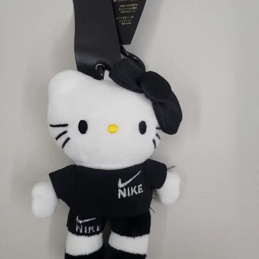 [SOLD OUT] 헬로키티 나이키 옷 인형 키링 2개 세트