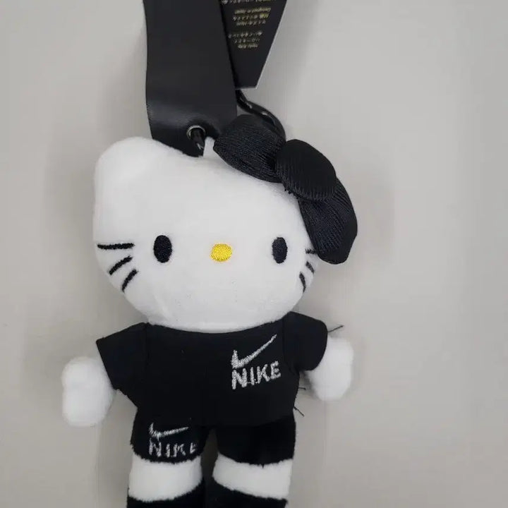 [SOLD OUT] 헬로키티 나이키 옷 인형 키링 2개 세트