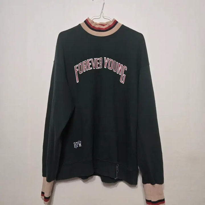 [BUNJANG] Romantic Crown Forever Young Sweatshirt Green Turtleneck Long Sleeve / 로맨틱크라운 FOREVER YOUNG 맨투맨 티셔츠 그린 터틀넥 롱슬리브