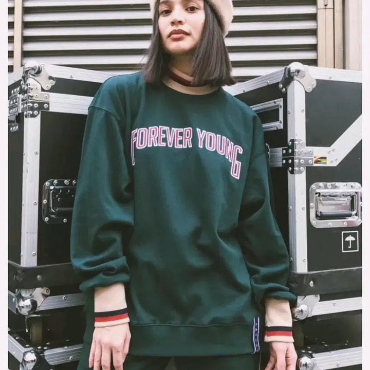 [BUNJANG] Romantic Crown Forever Young Sweatshirt Green Turtleneck Long Sleeve / 로맨틱크라운 FOREVER YOUNG 맨투맨 티셔츠 그린 터틀넥 롱슬리브