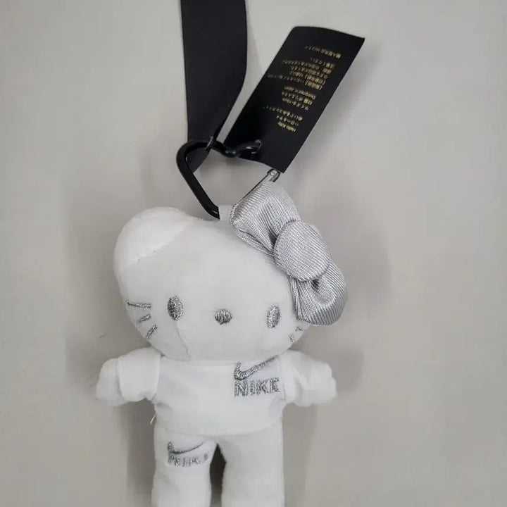[BUNJANG] Nike x Hello Kitty Plush Keychain / 나이키 X 헬로키티 인형 키링 1개