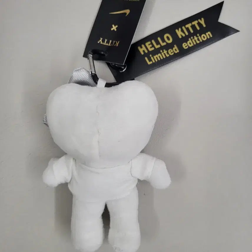 [BUNJANG] Nike x Hello Kitty Plush Keychain / 나이키 X 헬로키티 인형 키링 1개