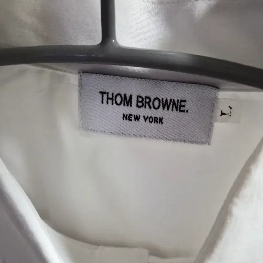 [BUNJANG] Thom Browne Signature Stripe Tab White Shirt / 톰브라운 삼선탭 화이트 셔츠