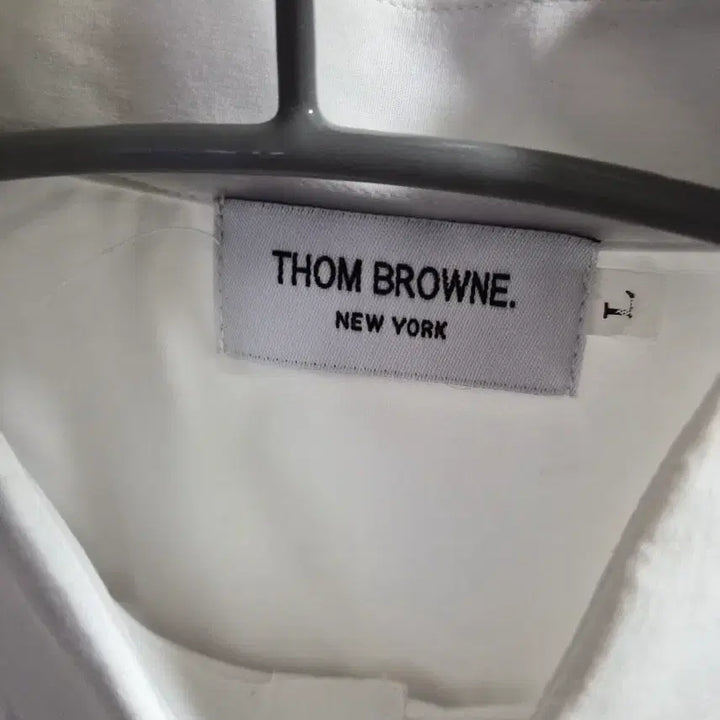 [BUNJANG] Thom Browne Signature Stripe Tab White Shirt / 톰브라운 삼선탭 화이트 셔츠