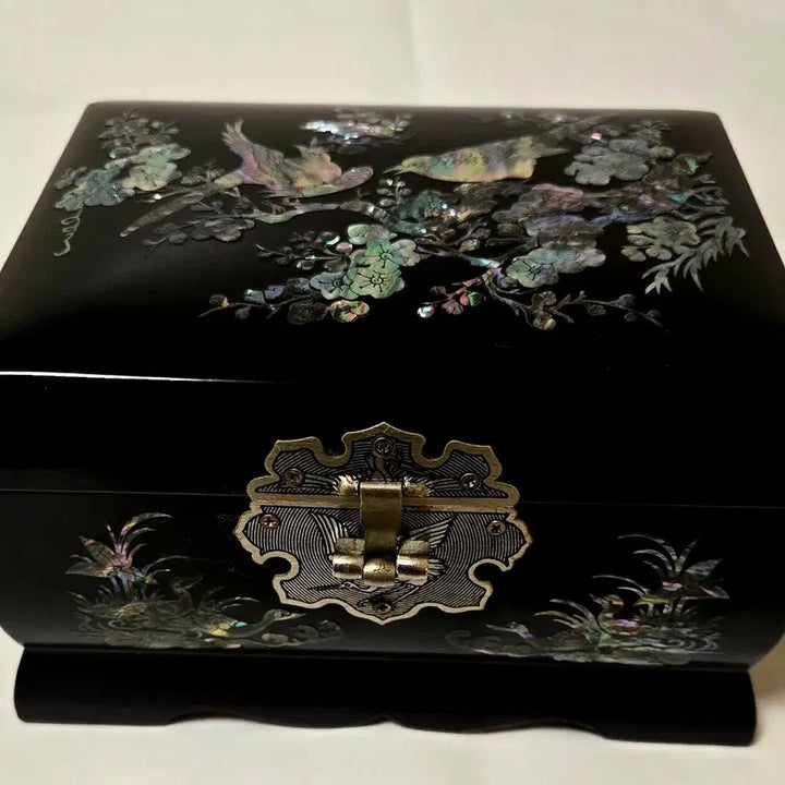 [BUNJANG] Handcrafted Mother-of-Pearl Lacquerware Jewelry Box with Music Box / 옛날 자개 나전칠기 수작업기법으로 정성들여 만들어진 고급 보석함