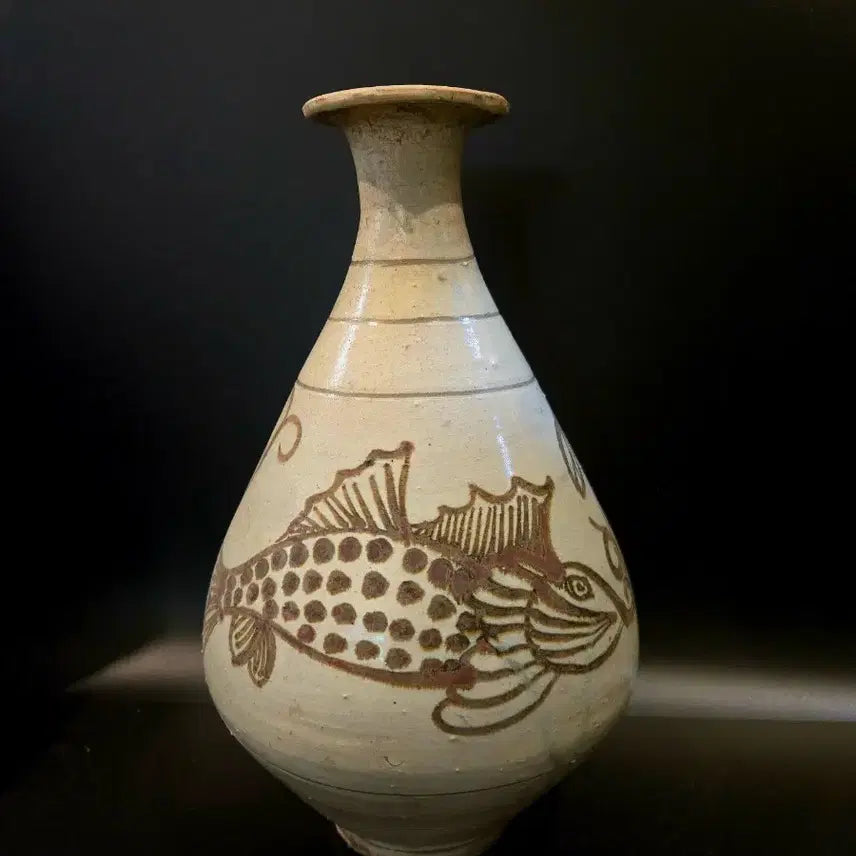 [BUNJANG] Buncheong Ware Iron-Painted Fish-Decorated Vase / 분청사기 철화어문 병