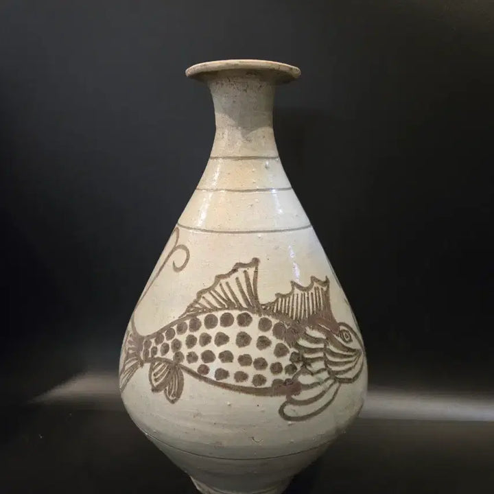 [BUNJANG] Buncheong Ware Iron-Painted Fish-Decorated Vase / 분청사기 철화어문 병