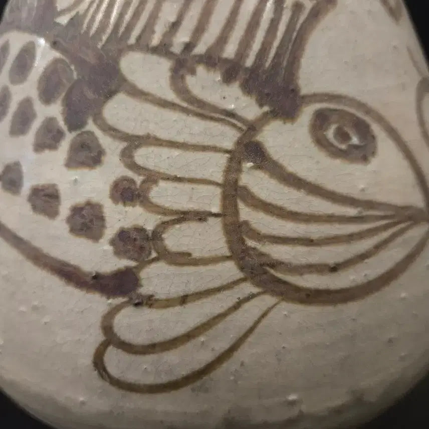 [BUNJANG] Buncheong Ware Iron-Painted Fish-Decorated Vase / 분청사기 철화어문 병