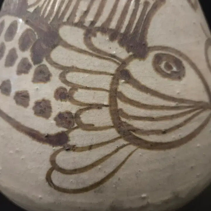 [BUNJANG] Buncheong Ware Iron-Painted Fish-Decorated Vase / 분청사기 철화어문 병