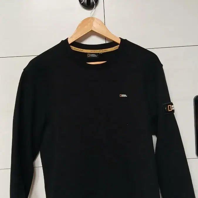 [BUNJANG] National Geographic Black Sweatshirt M / 내셔널지오그래픽 검정 맨투맨 티셔츠 M사이즈