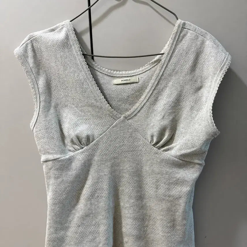 [BUNJANG] BLEMTO Punching Lace Sleeveless Top / 블렘토 펀칭 레이스 슬리브리스