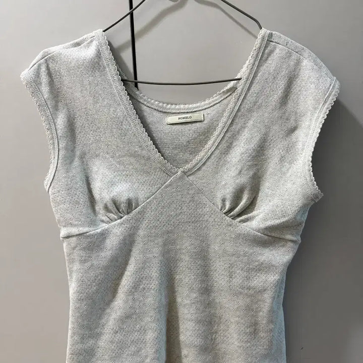 [BUNJANG] BLEMTO Punching Lace Sleeveless Top / 블렘토 펀칭 레이스 슬리브리스