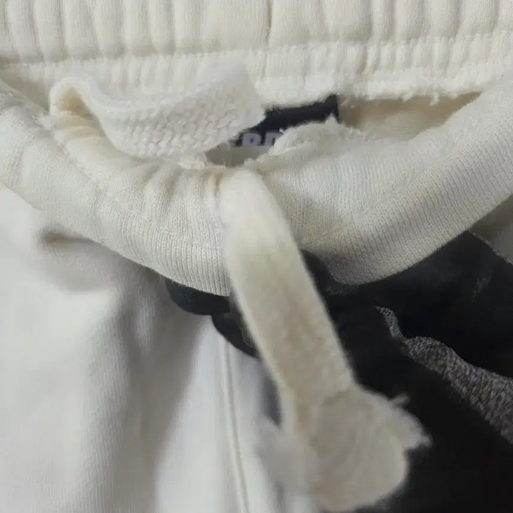 [BUNJANG] NERDY Line Track Jogger Pants Ivory / [할인상품]널디 라인 트랙 조거 팬츠 아이보리