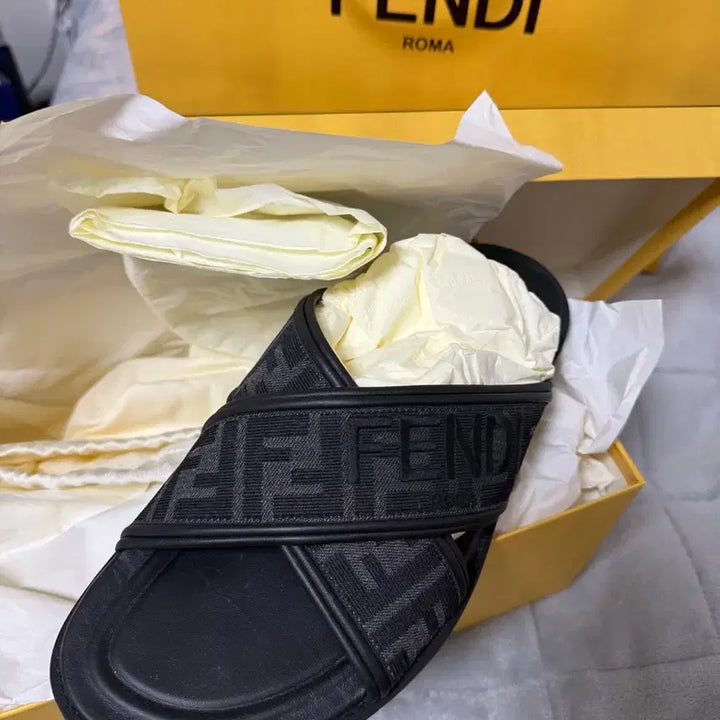 [BUNJANG] Fendi Monogram Slides / 펜디 모노그램 슬리퍼