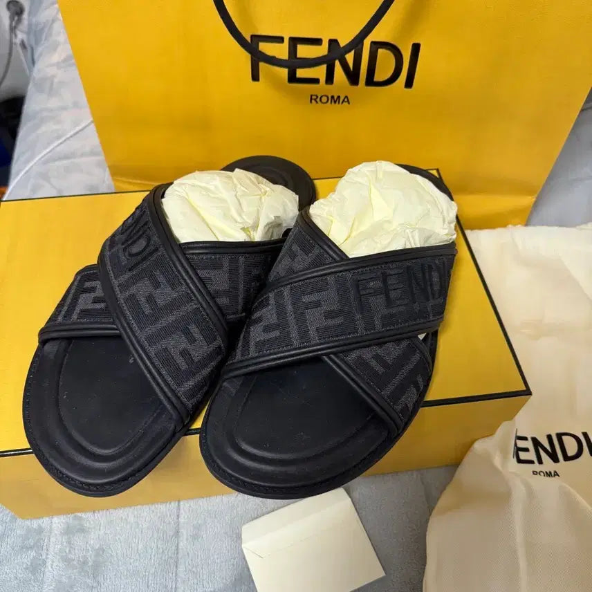 [BUNJANG] Fendi Monogram Slides / 펜디 모노그램 슬리퍼