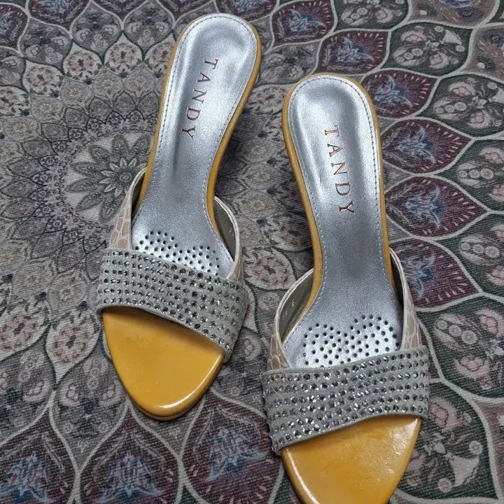 [BUNJANG] Tandy Yellow Mules Sandals with Cubic Embellishments / 탠디 뮬 샌들 옐로우 큐빅 장식