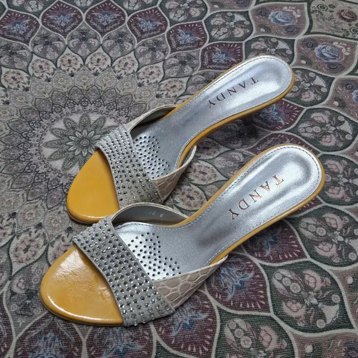 [BUNJANG] Tandy Yellow Mules Sandals with Cubic Embellishments / 탠디 뮬 샌들 옐로우 큐빅 장식