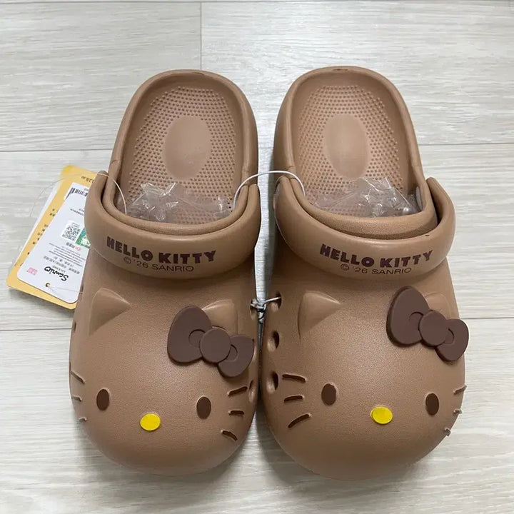 [BUNJANG] Sanrio Hello Kitty Crocs Clogs Brown Size 250 / 산리오 헬로키티 크록스 슬리퍼 브라운 250