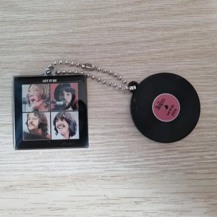 [BUNJANG] The Beatles Let It Be Record Charm Keychain / 비틀즈 렛잇비 키링