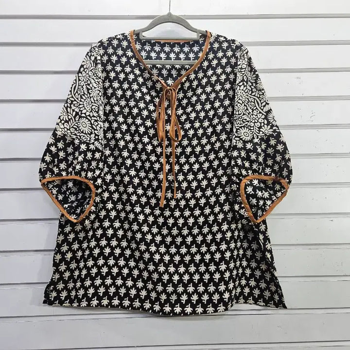 [BUNJANG] Patterned 7/8 Sleeve Tie-Front Blouse / 패턴무늬 칠부소매 앞끈장식 블라우스/보물찾기천사