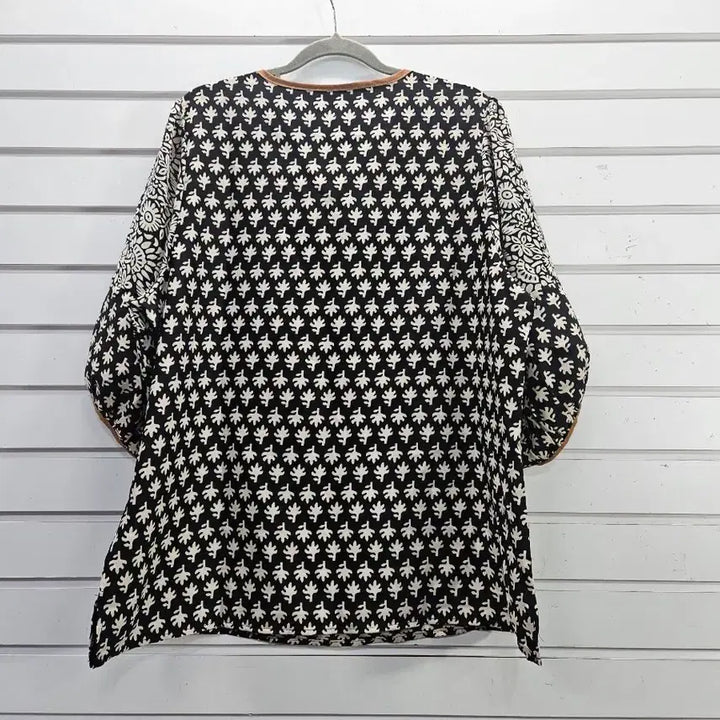 [BUNJANG] Patterned 7/8 Sleeve Tie-Front Blouse / 패턴무늬 칠부소매 앞끈장식 블라우스/보물찾기천사