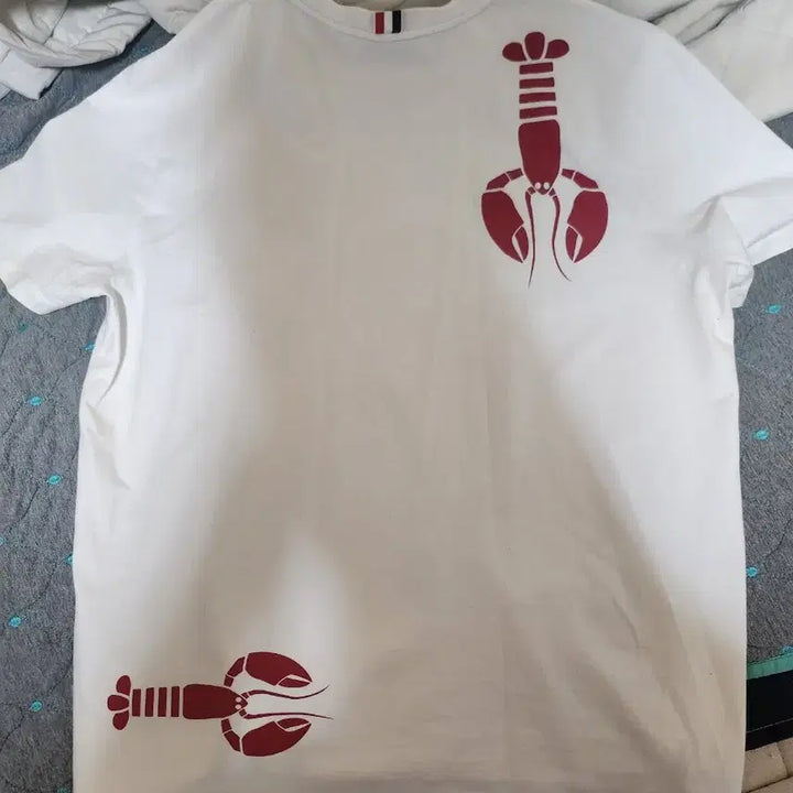 [BUNJANG] Thom Browne Lobster Limited Edition Round Neck T-Shirt / 톰브라운 랍스터 한정판 라운드 반팔티