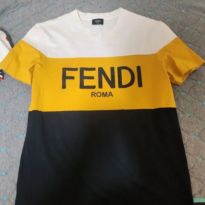 [BUNJANG] Fendi Colorblock Round Neck Short Sleeve T-Shirt M / 펜티 배색 라운드 반팔티 m