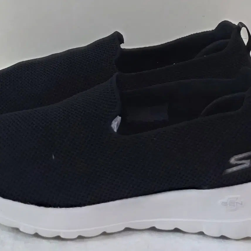 [BUNJANG] Skechers Go Walk Joy Slip-On Black/White / [250] 스케쳐스 고워크 조이 슬립온 블랙화이트ㅡ최저가