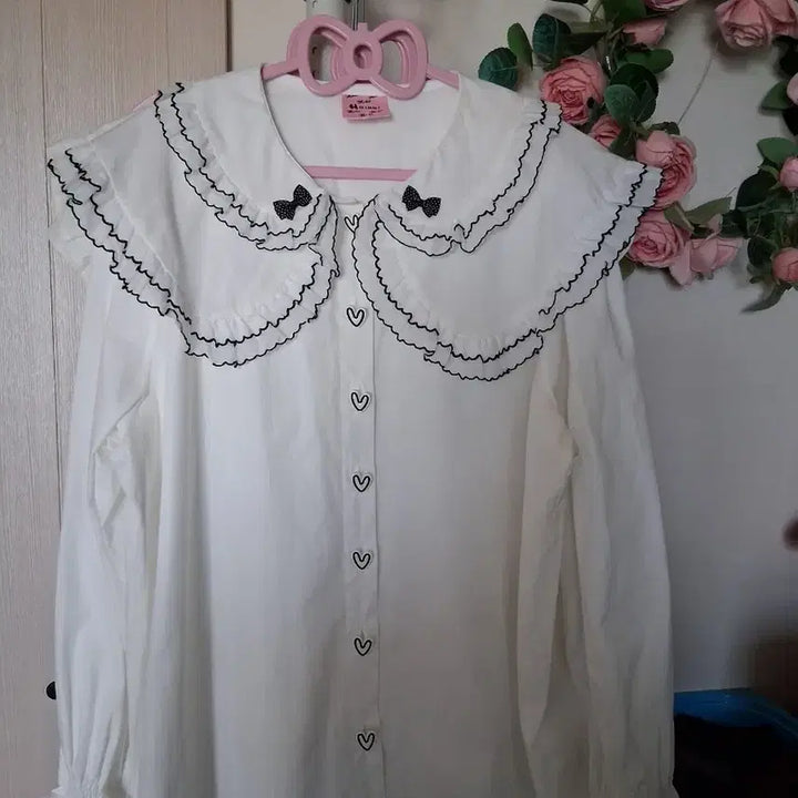 [BUNJANG] White Big Collar Blouse with Frill and Ribbon Detail / 화이트 빅카라 블라우스