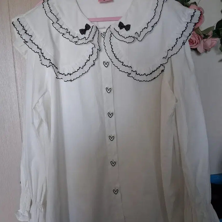 [BUNJANG] White Big Collar Blouse with Frill and Ribbon Detail / 화이트 빅카라 블라우스