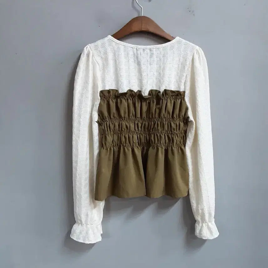 [BUNJANG] Vanilla B Color Block Shirring Blouse Free Size / 바닐라비 배색 셔링 블라우스 free