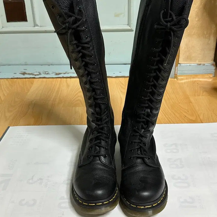 [BUNJANG] Dr. Martens 1B60 Virginia Long Boots Black Size 250 / 닥터마틴 1B60 버지니아 롱부츠 블랙 250 (오른쪽 지퍼 수