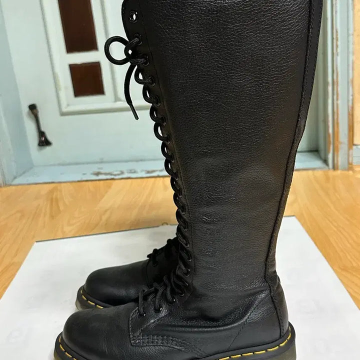 [BUNJANG] Dr. Martens 1B60 Virginia Long Boots Black Size 250 / 닥터마틴 1B60 버지니아 롱부츠 블랙 250 (오른쪽 지퍼 수