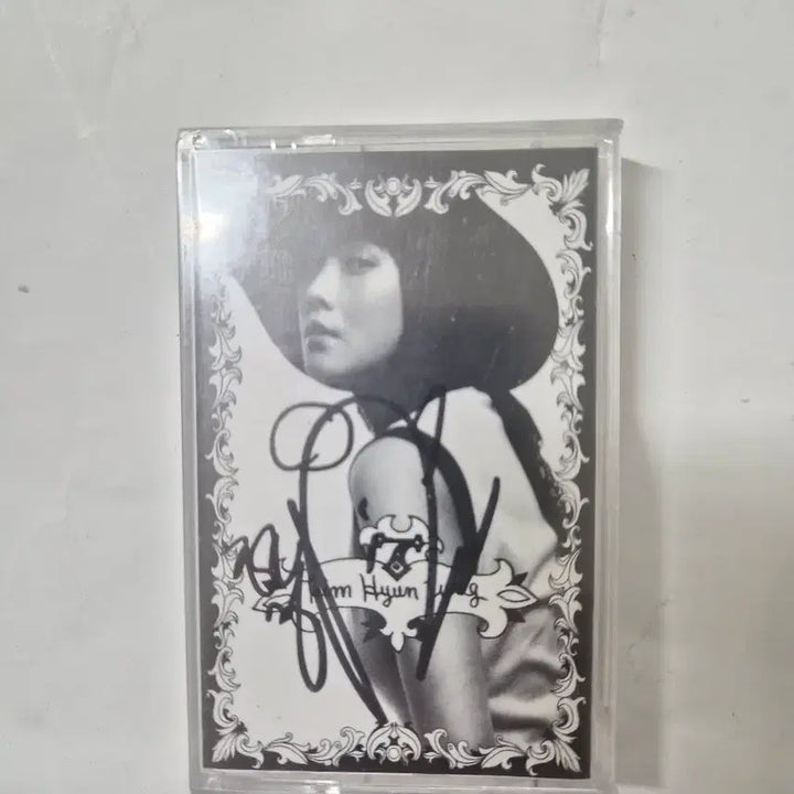 [BUNJANG] Kim Hyun Jung Signed Sealed Cassette Tape / 김현정 싸인 미개봉카셋트테이프 올려봅니다