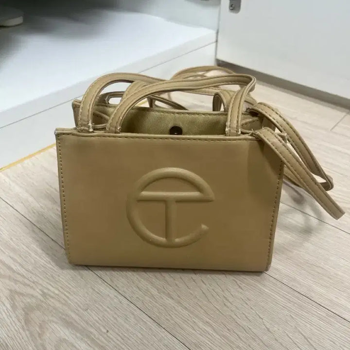 [BUNJANG]  Telfar Shopping Bag Cream Small / 텔파 쇼핑백 크림 스몰 사이즈