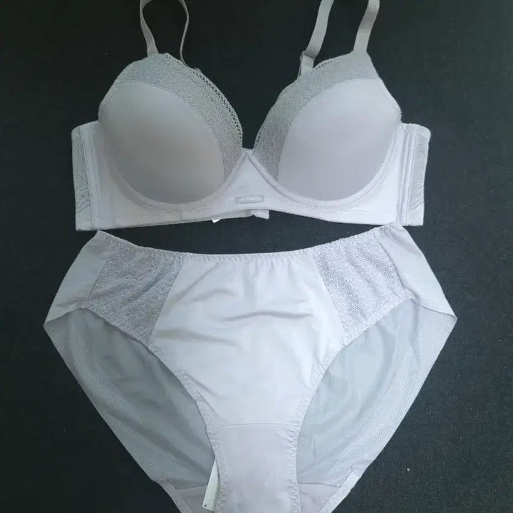[BUNJANG] Victoria Studio Push-up Mold Bra and Panty Set (3-Set) / 90B빅토리아스튜디오 푸시업 몰드 브라팬티 3세트 / 25,000원