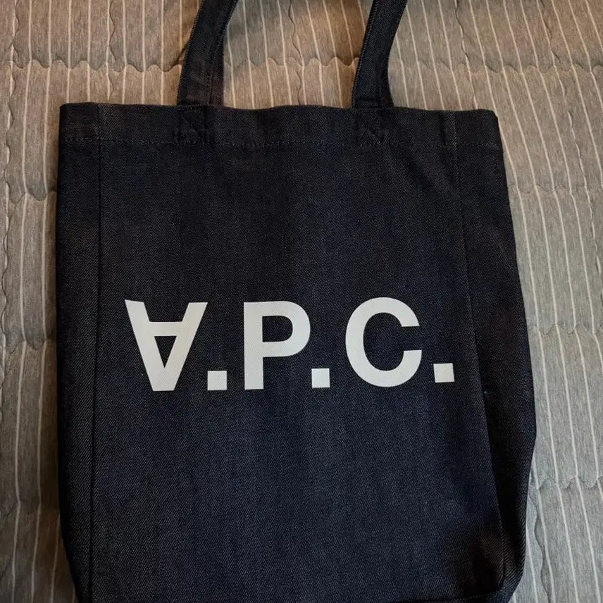 [SOLD OUT] A.P.C. 아페쎄 데님 에코백 (원가 10만원 초반)