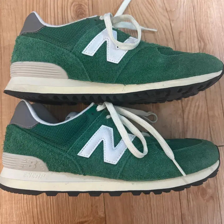 [BUNJANG] New Balance 574 Green Sneakers / 뉴발란574 그린 275